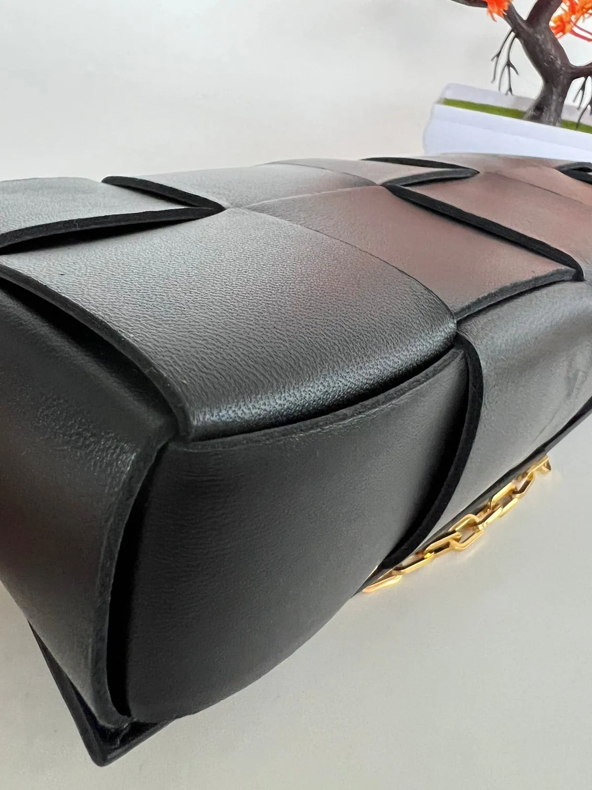 Baguette Chain Pochette