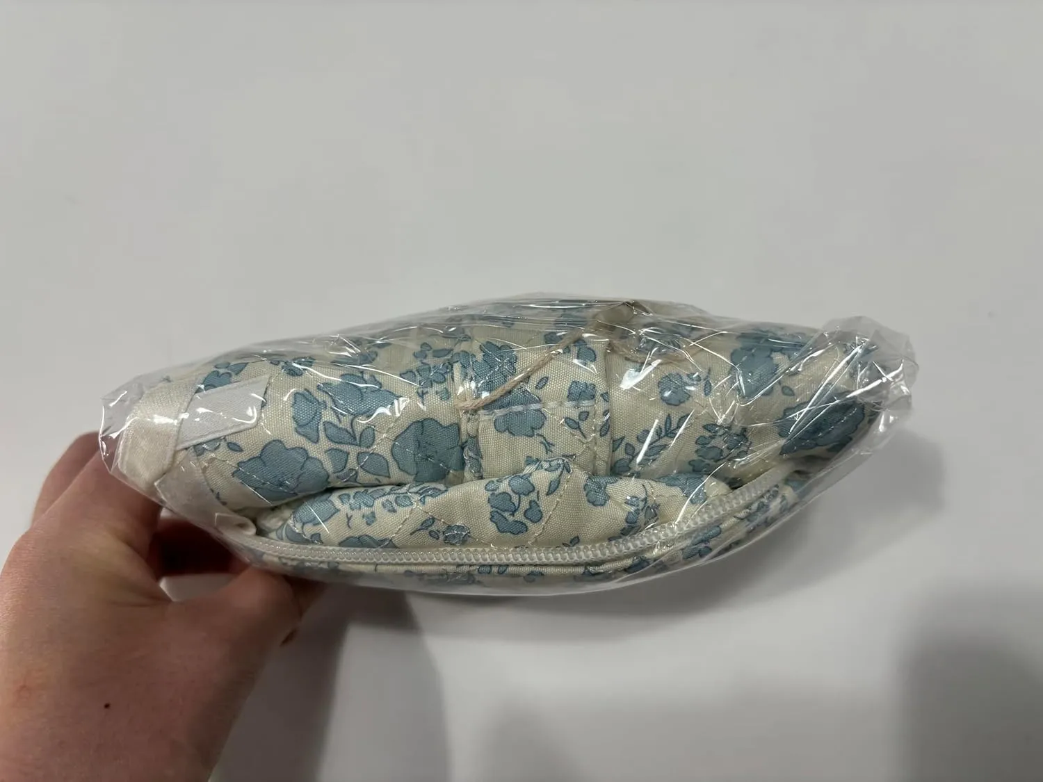 Prite Large Makeup Bag Cute Cosmetic Bag for Women Floral Coquette Aesthetic Toiletry Bag Travel Make Up Organizer Bag(Blue Flower)