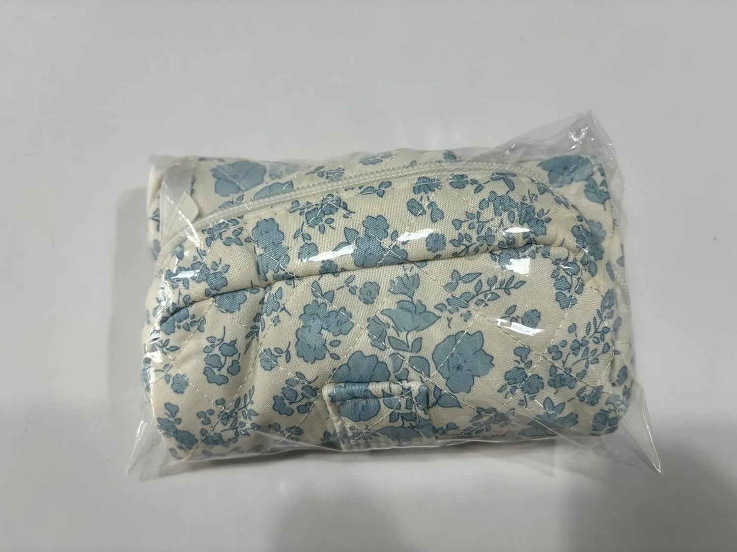 Prite Large Makeup Bag Cute Cosmetic Bag for Women Floral Coquette Aesthetic Toiletry Bag Travel Make Up Organizer Bag(Blue Flower)