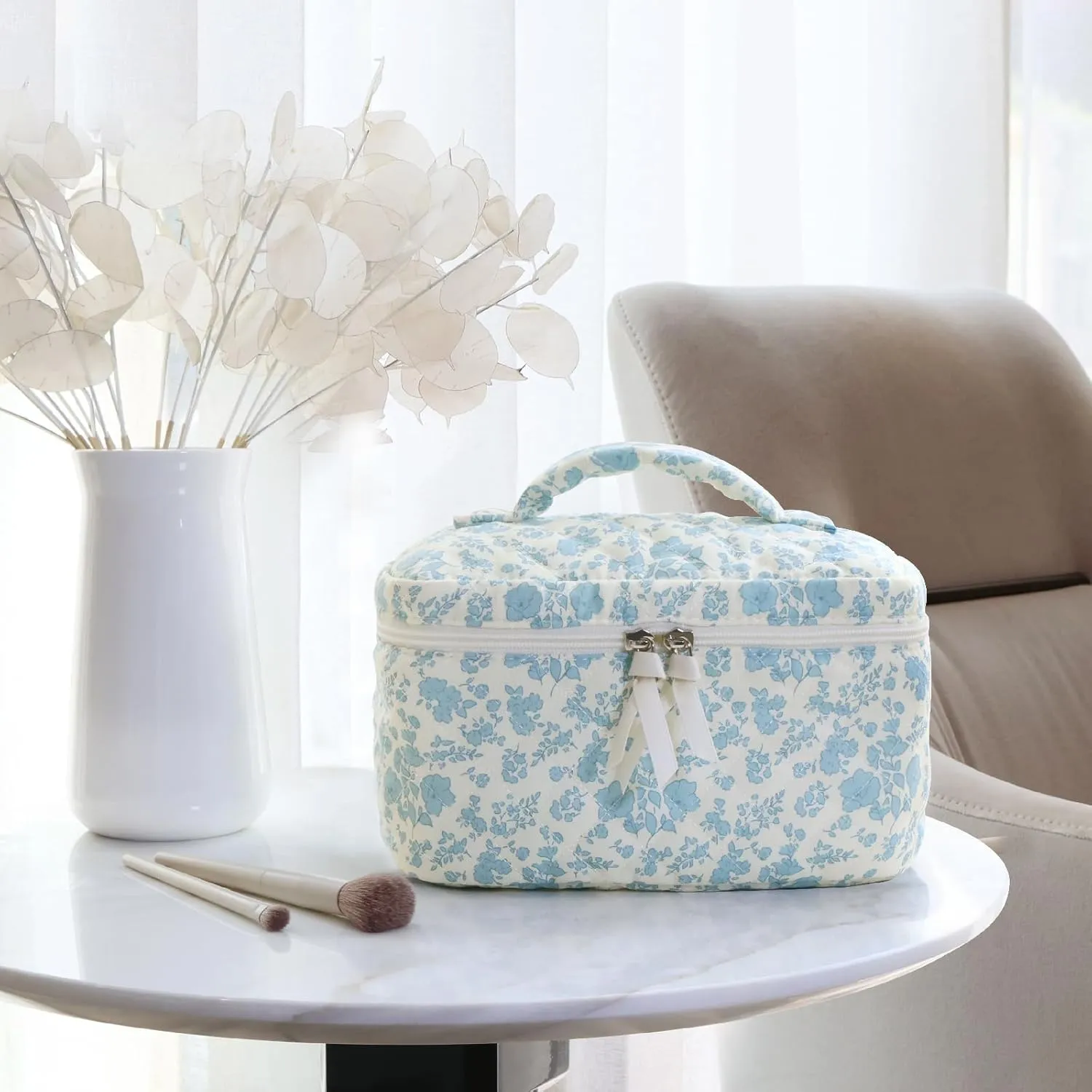 Prite Large Makeup Bag Cute Cosmetic Bag for Women Floral Coquette Aesthetic Toiletry Bag Travel Make Up Organizer Bag(Blue Flower)