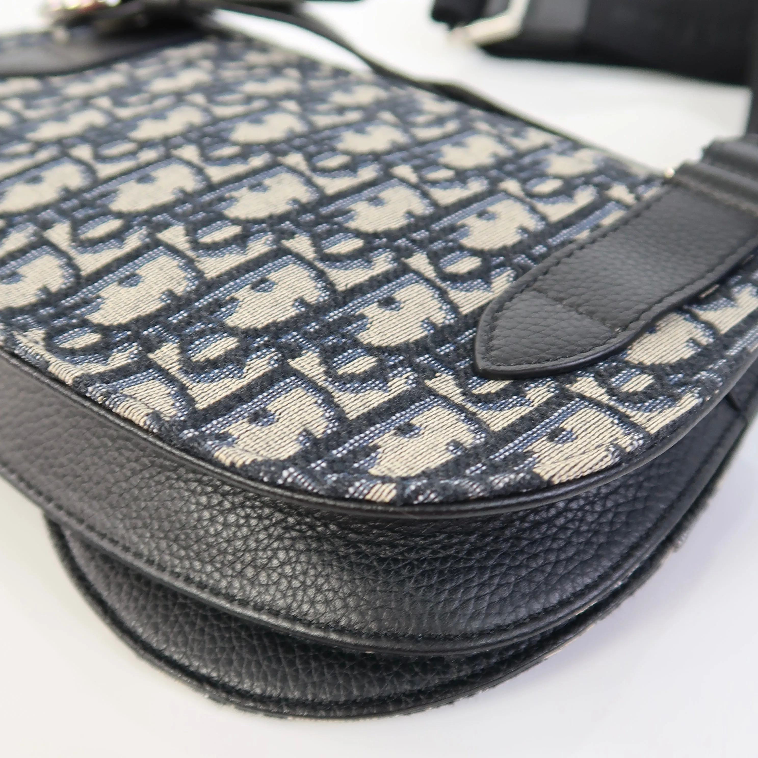 Saddle Messenger Pouch